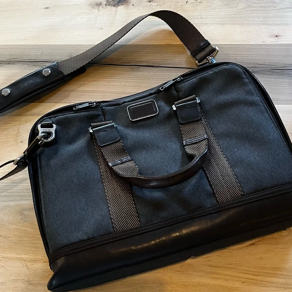 Tumi Alpha Bravo slim commuter brief case laptop bag super clean